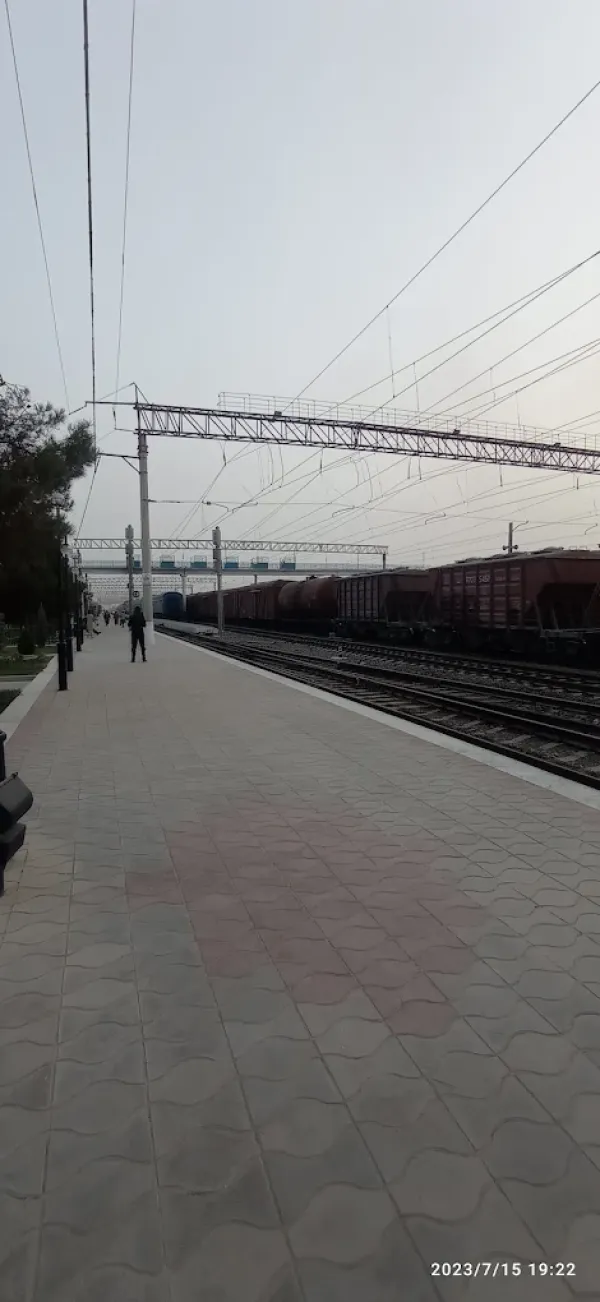 "Qumqo'rg'on" temir yo'l vokzali