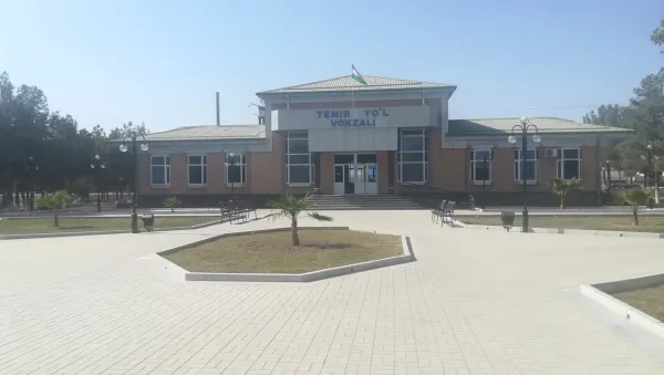 "Qumqo'rg'on" temir yo'l vokzali