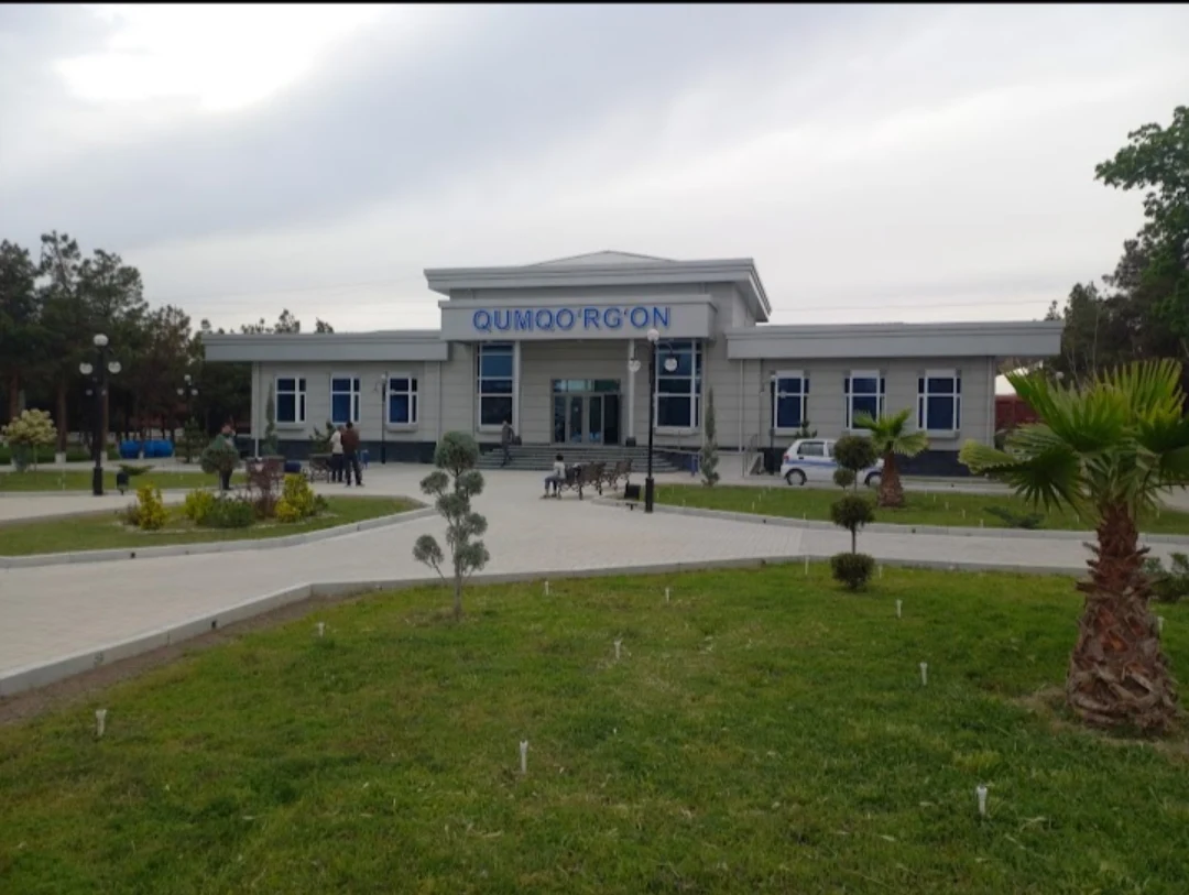 "Qumqo'rg'on" temir yo'l vokzali
